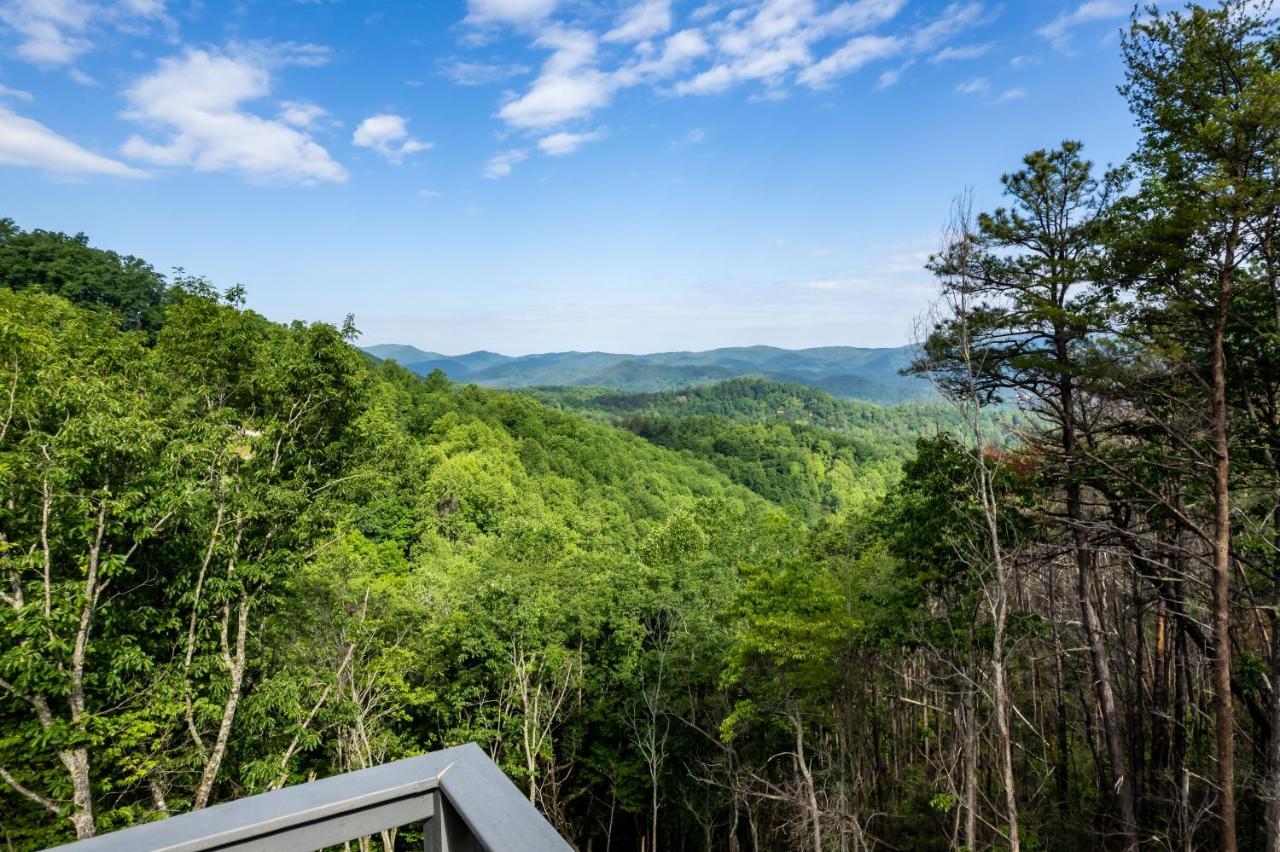 Cloudchaser Cabin, Private, New Cabin, 2 Kings, Cozy, Modern, Hot Tub, View, Theater Villa Sevierville Exterior photo