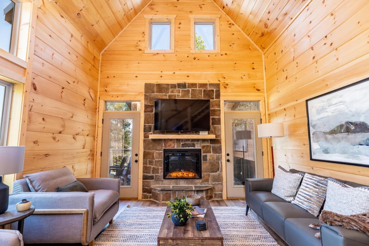 Cloudchaser Cabin, Private, New Cabin, 2 Kings, Cozy, Modern, Hot Tub, View, Theater Villa Sevierville Exterior photo